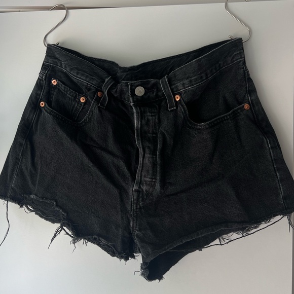 Levi’s 501 Black Shorts - Picture 2 of 2